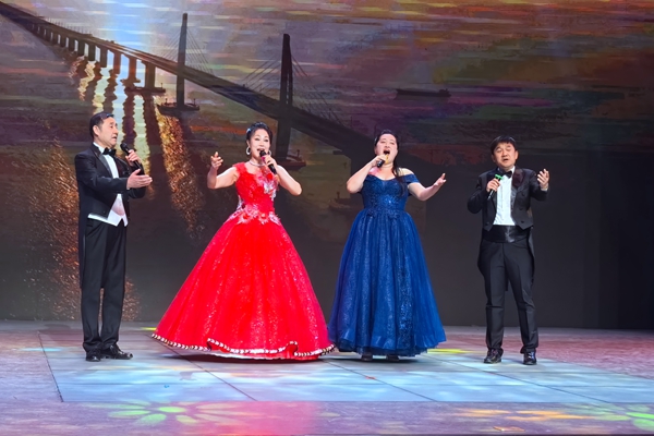 營(yíng)口：銀齡金馬迎春晚