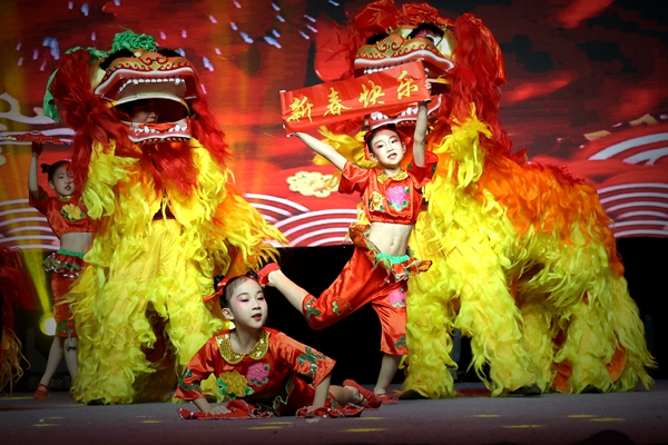 營(yíng)口：童心筑夢(mèng) 金馬迎春